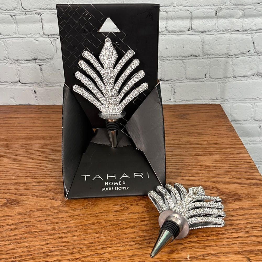 Tahari Luxe Designer Crystal Bottle Wine Stopper set of 2 (1 NWT)